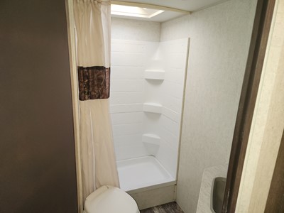 Mossy Oak Cabin bathroom